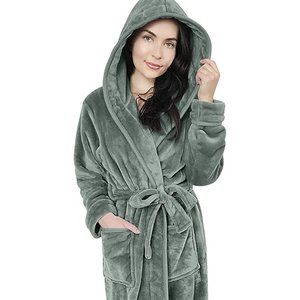 XL NY Threads Women Fleece Hooded Bathrobe Long Robe new, no tags never used